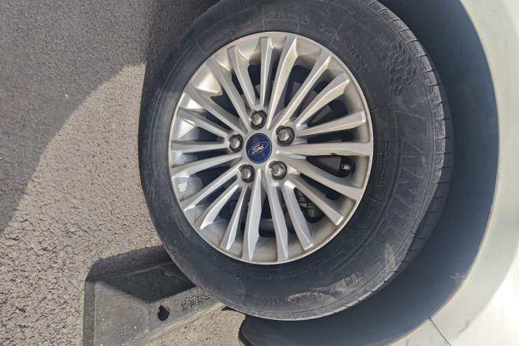 Used Ford Escort 2017 Revised Version 1.5L Automatic Comfort Edition Right Front Wheel Hub