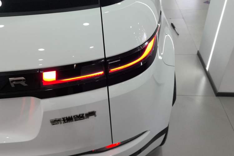 Used Land Rover Range Rover Evoque 2024 Aurora L 249 PS Prestige Light-Chasing Edition
