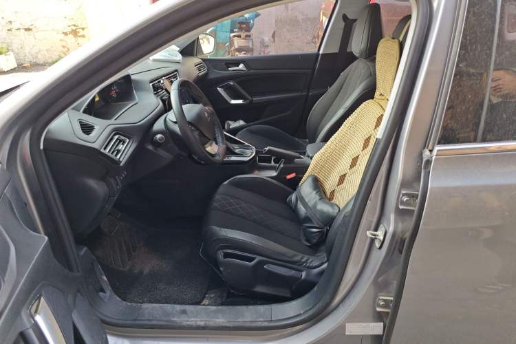 Used Peugeot 308 2016 1.6L Automatic Luxury Edition
