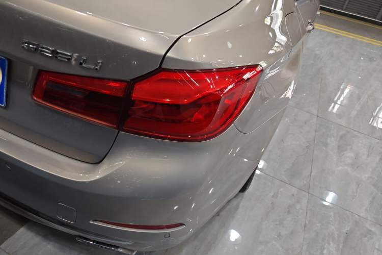 Used BMW 5 Series 2018 525Li Luxury Package Exterior 1