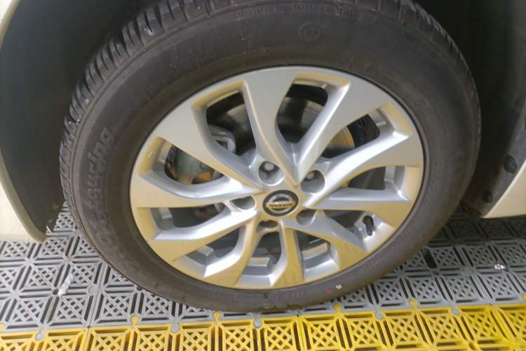 Used Nissan Sylphy 2019 1.6XV CVT Smart Connect Luxury Edition China VI Standard Exterior 4