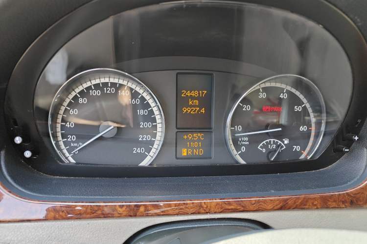 Used Mercedes-Benz Viano 2013 3.5L Haoci version Odometer Close Up