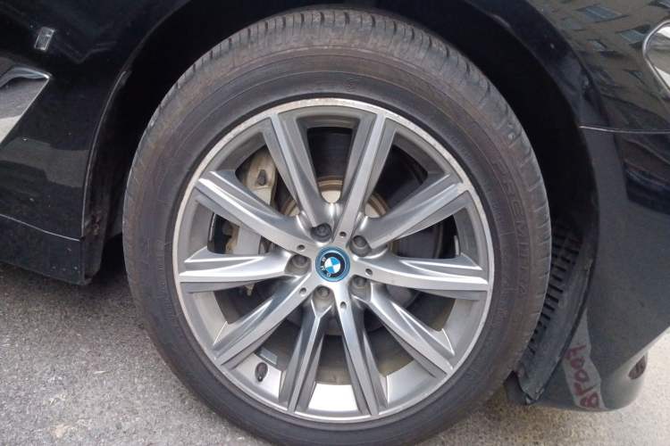 Used BMW 5 Series New Energy 2019 530Le Luxury Package Right Front Wheel Hub