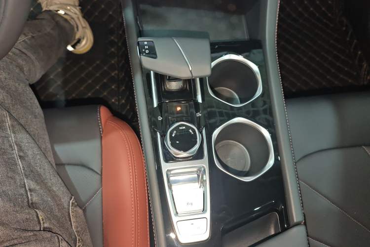 Used CHANGAN Eado 2023 Changan Edition PLUS Blue Whale NE 1.4T GDI DCT Prestige Version Gear Lever