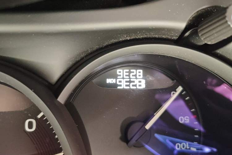 Used Porsche Macan 2024 Macan 2.0T Odometer Close Up