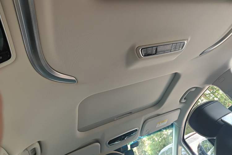 Used SAIC MAXUS G90 2023 2.0T Interstellar Seven-Seater
