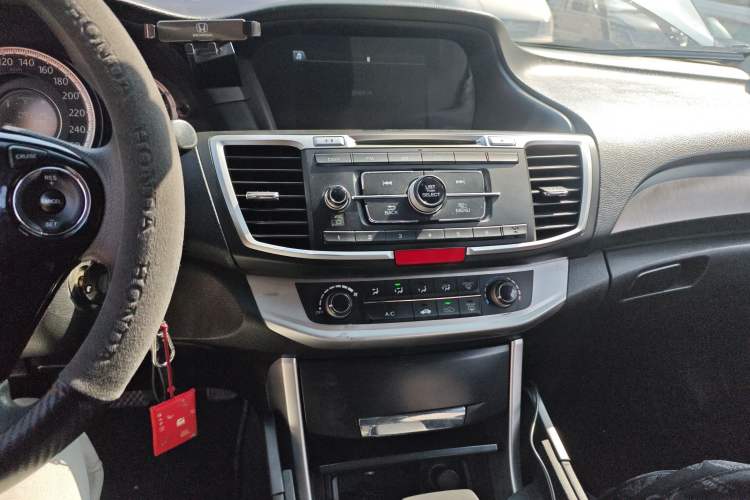 Used Honda Accord 2015 2.0L LX Comfort Edition Audio And AC Panel