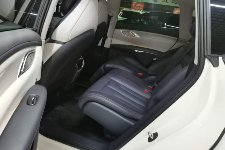 Used IM LS7 2023 90 kWh Elite Rear-Drive Version
