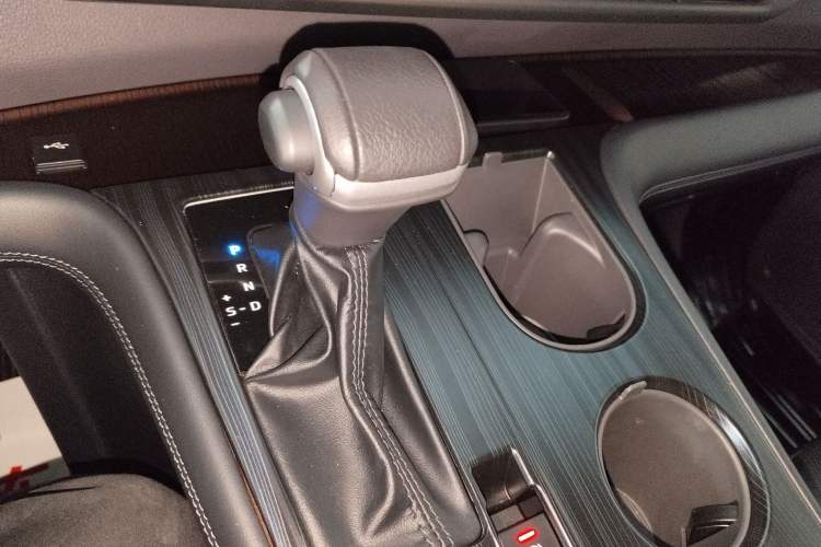 Used Toyota Granvia 2024 2.5L Hybrid Prestige PLUS Four-Wheel Drive Version Gear Lever