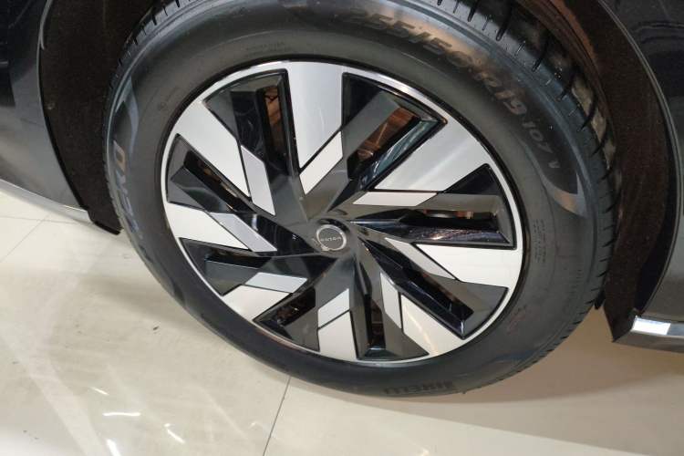 Used Volvo EM90 2025 Ultra Six-Seater Exterior 5