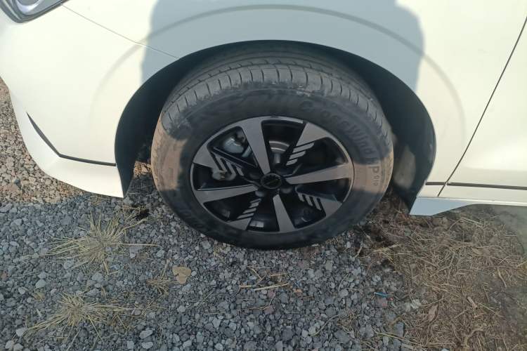 Used BYD e2 2024 Honor Edition Luxury Model Left Front Wheel Hub