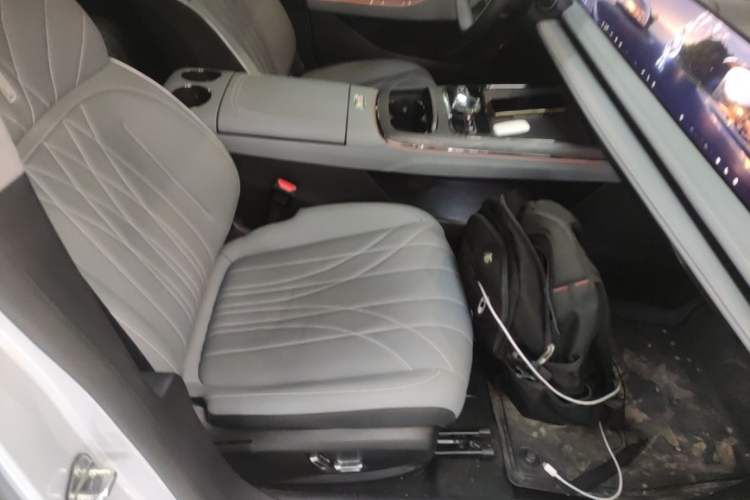 Used Geely Galaxy E8 2025 700 km Long-Range Intelligent Driving Version Right Front Seat