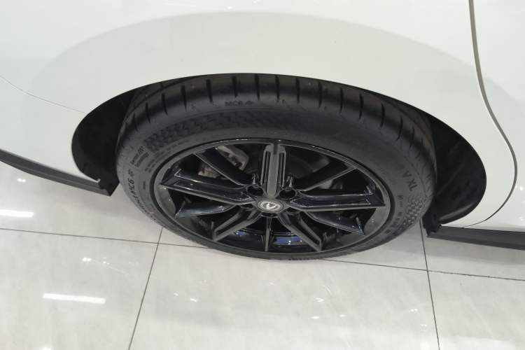 Used CHANGAN UNI-V 2022 1.5T Prestige Version Right Rear Wheel Hub