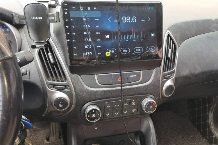 Used Hyundai ix35 2015 2.0L Automatic 2WD Comfort Edition China IV Standard Audio And AC Panel