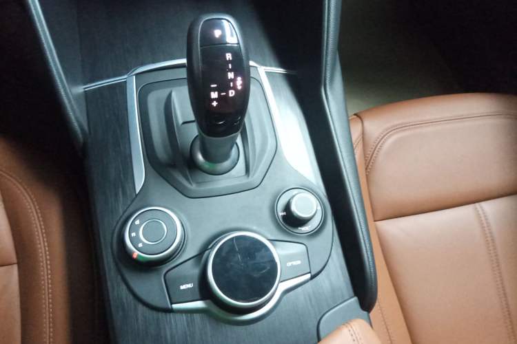 Used Alfa Romeo Giulia 2017 2.0T 200HP Luxury Edition