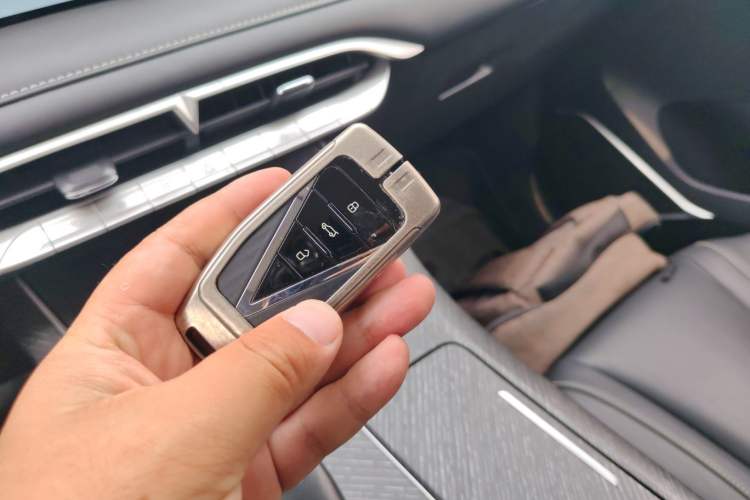 Used Venucia V 2021 260T Idol Edition
