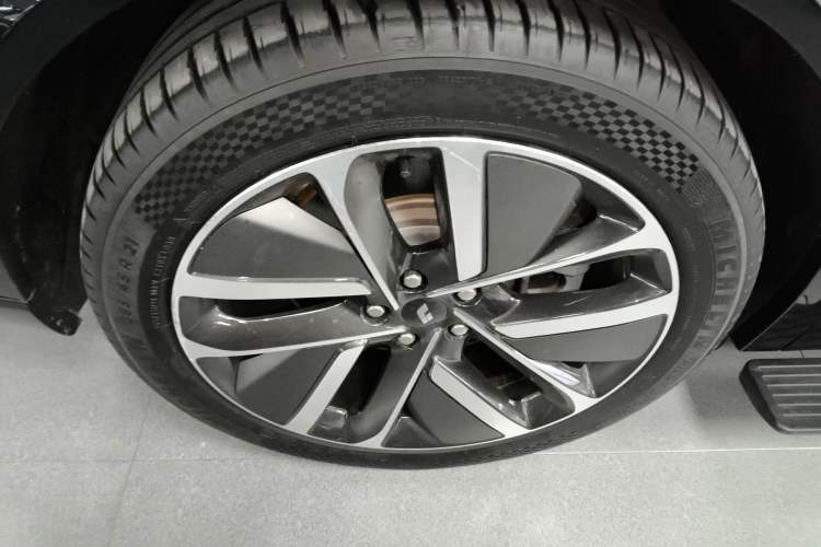 Used Li Auto L9 2024 Ultra Model Right Rear Wheel Hub