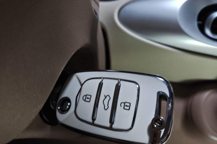 Used Wuling Hongguang MINIEV 2025 Four-Door Version Advanced Edition Vehicle Key