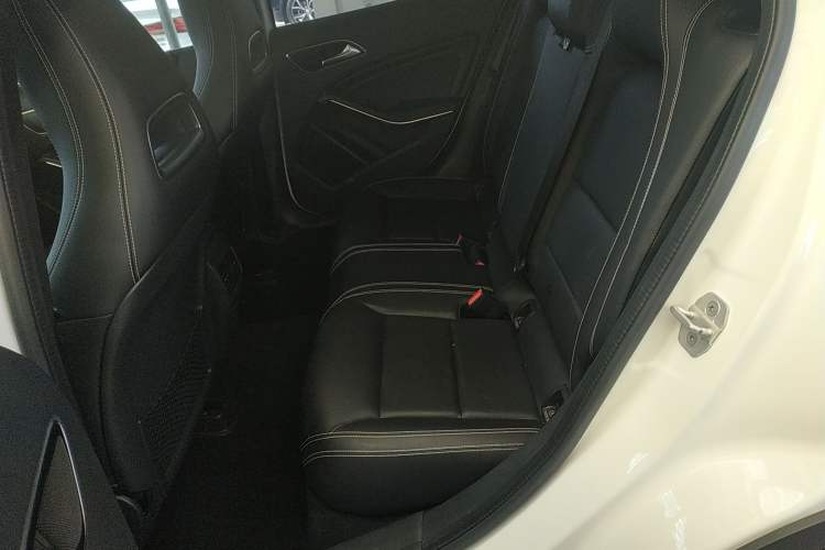 Used Mercedes-Benz GLA 2015 GLA 220 4MATIC Fashion Model Left Rear Seat