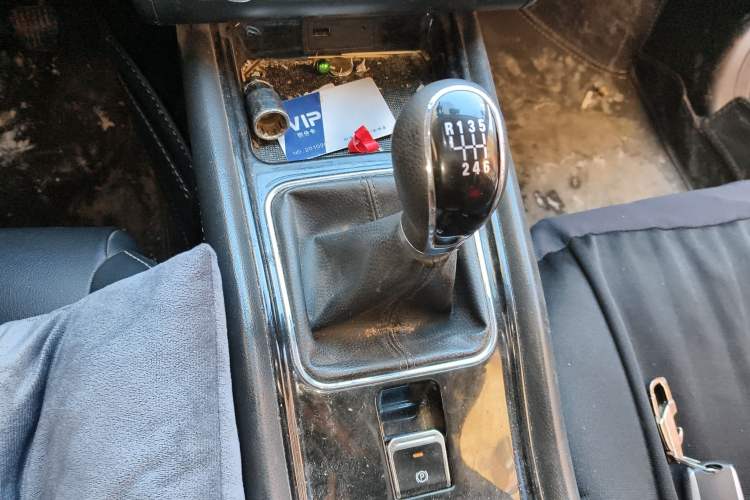 Used Dongfeng Fengon 580 2016 1.5T Manual Luxury Edition Gear Lever