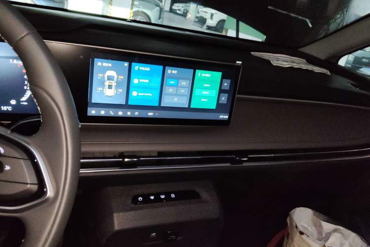 Used SAIC MAXUS Dajia 7 2024 Revised Version Super Hybrid Long-Range Edition Enjoyment Version Audio And AC Panel