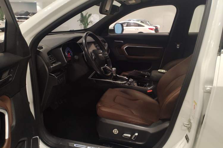 Used Haval H6 2017 Blue Label 1.5T Automatic Two-Wheel Drive ZhiShang Model Driver Seat