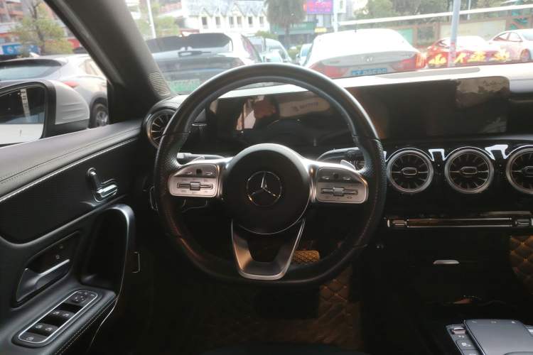 Used Mercedes-Benz A-Class 2022 Revised Version A 200 L Sport Sedan Fashionable Style
