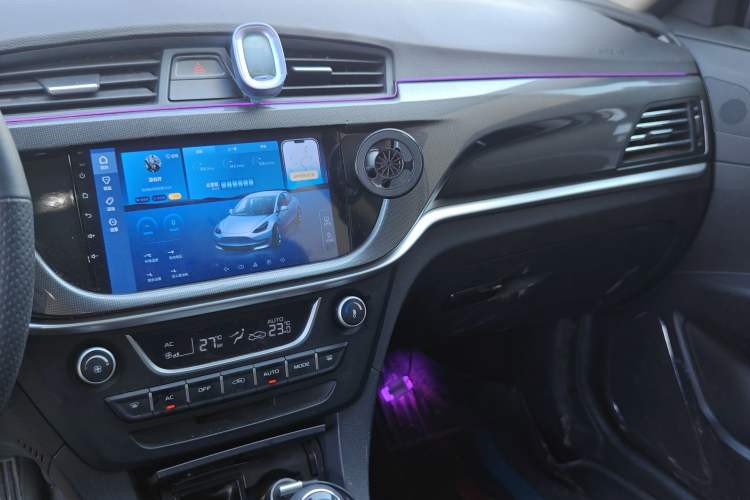 Used Geely Auto Emgrand 2017 Sedan Million Edition 1.5L Manual - Upward Version Audio And AC Panel