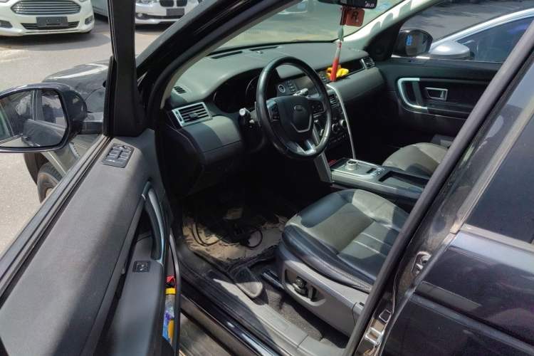 Used Land Rover Discovery Sport 2016 2.0T SE Interior 3