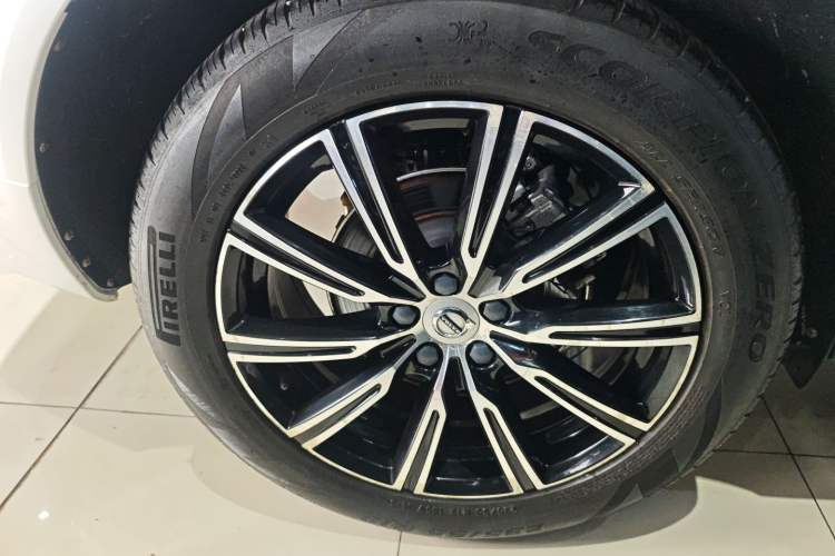 Used Volvo XC60 2020 T5 4x4 Smart Luxury Edition Exterior 5