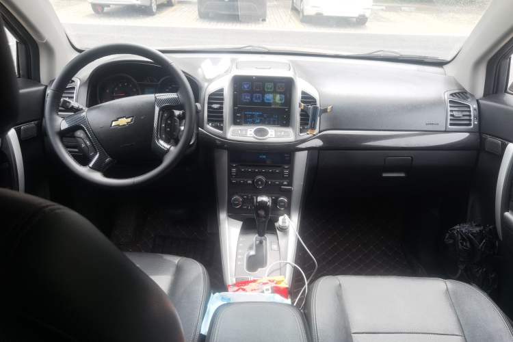 Used Chevrolet Captiva 2017 2.4L 4x4 Flagship Edition 7-Seater Center Console