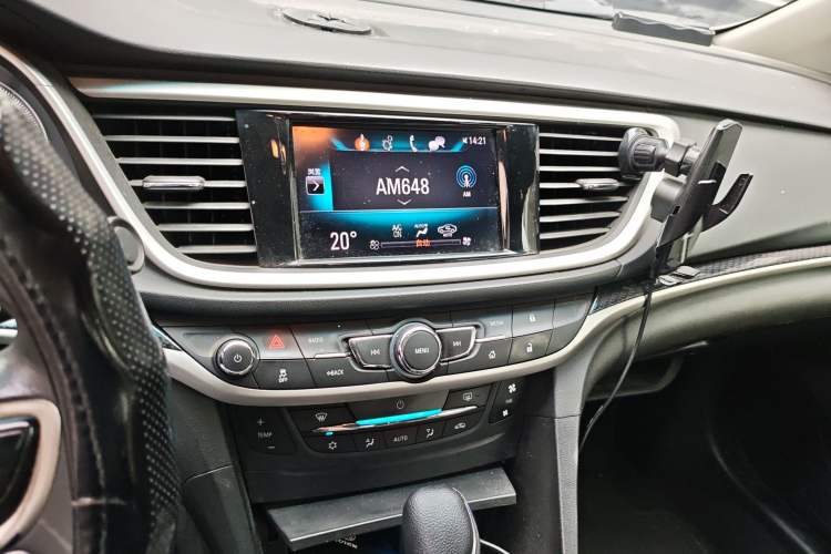 Used Buick GT 2015 15N Automatic Deluxe Edition Audio And AC Panel