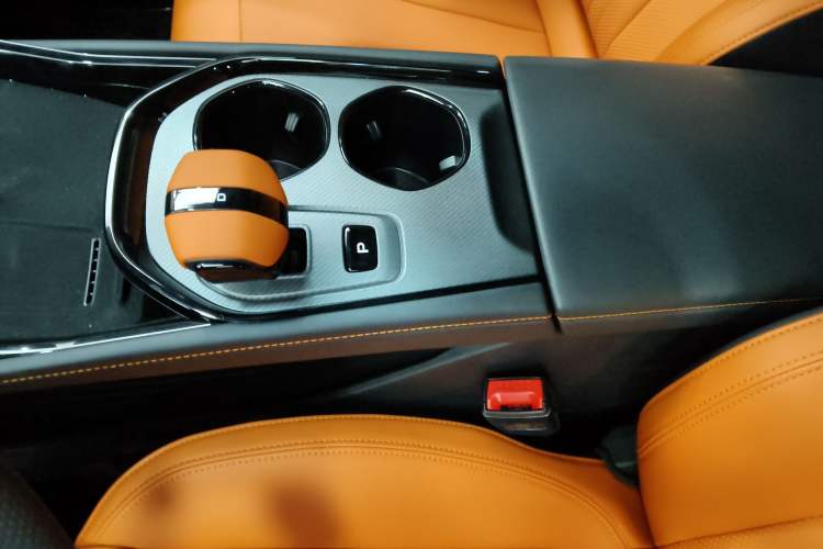 Used Changan UNI-V 2025 Model Third-Generation 2.0T Dynamic Edition