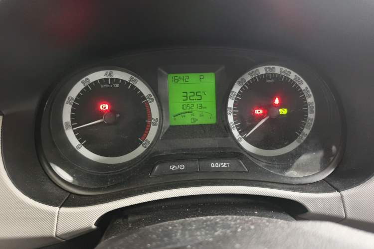 Used Skoda Fabia 2017 1.4L Automatic Car Enjoy Edition Odometer Close Up