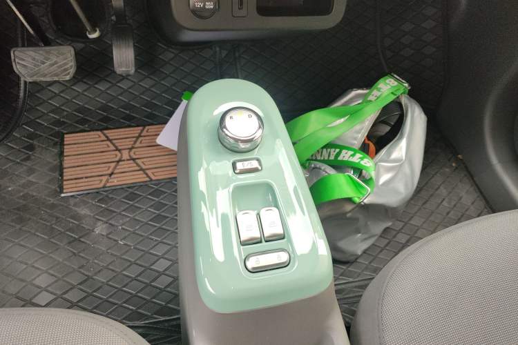 Used CHANGAN NEVO Lumin 2022 155 km – Refreshingly Sweet Edition Gear Lever