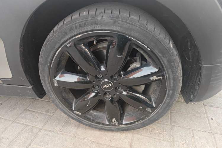 Used MINI Clubman 2016 Revised Version 1.5T COOPER Connoisseur Edition Right Front Wheel Hub