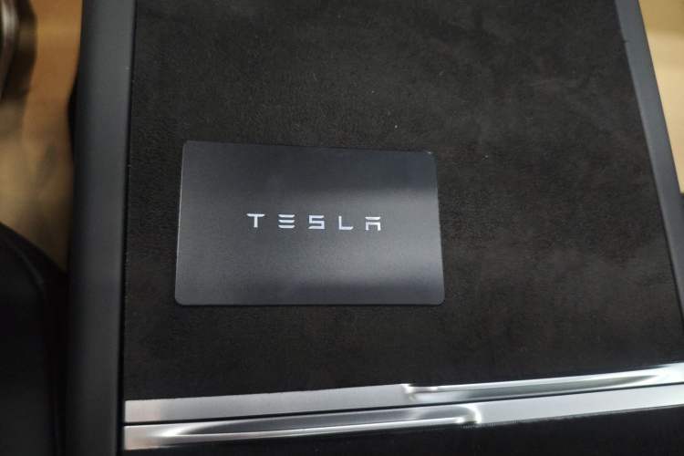 Used Tesla Model Y 2025 Long-Range All-Wheel-Drive Version