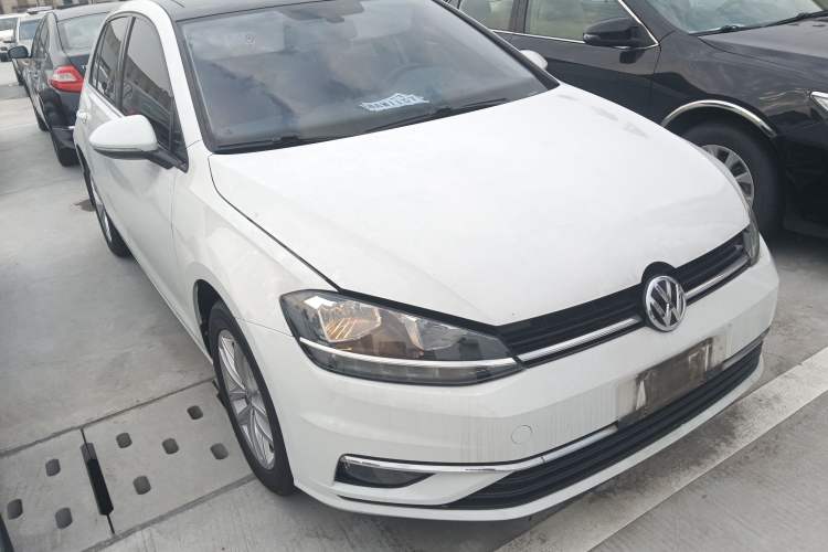 Used Volkswagen Golf 2019 280TSI DSG Comfort Version China VI Standard Front Right 45 Deg