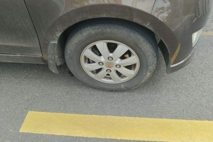 Used Wuling Hongguang 2014 1.5L S Standard Version Right Front Wheel Hub