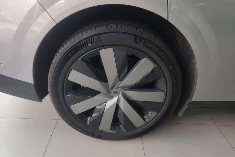 Used Li Auto Li Auto i6 2025 Model Four-Wheel-Drive Standard Type
