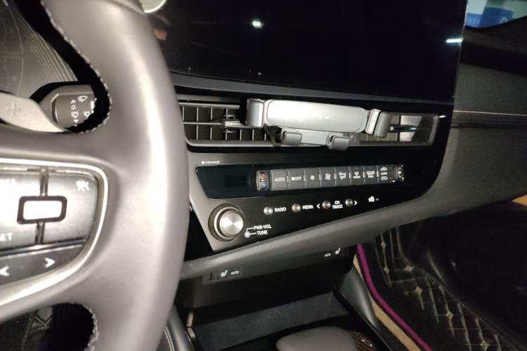 Used Lexus ES 2023 200 Excellence Edition
