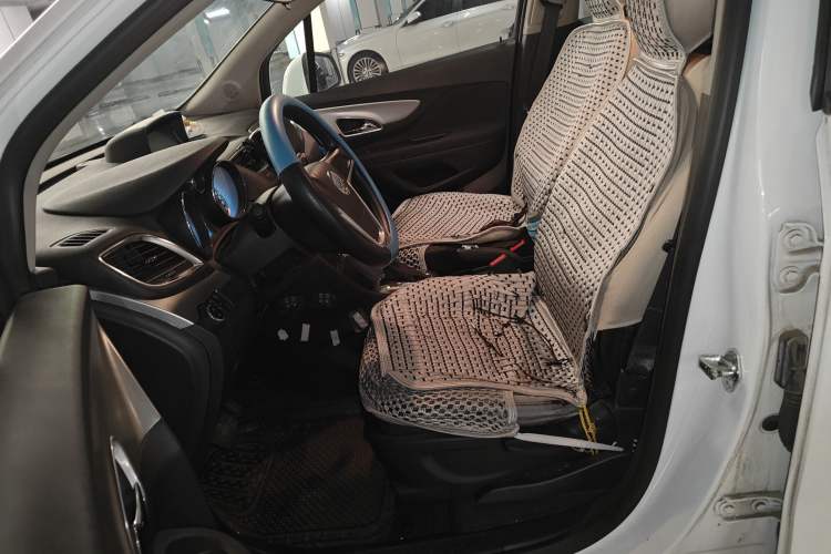 Used Buick Encore 2015 1.4T Automatic Two-Wheel Drive Urban Elite Version
