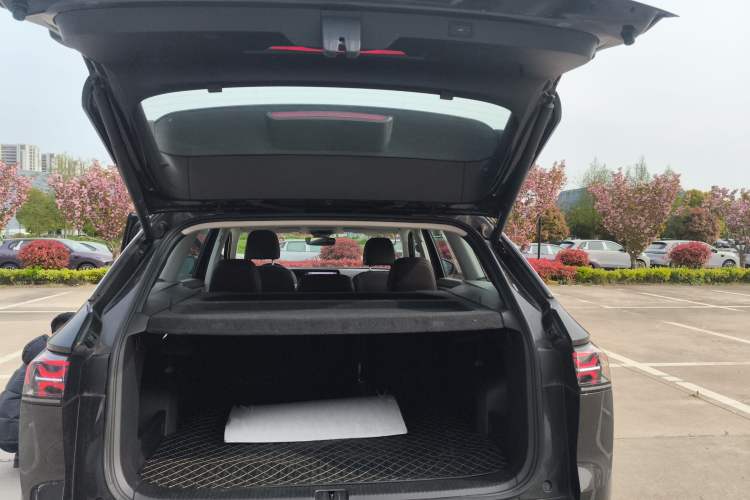 Used Volkswagen Tavendor 2023 380TSI Four-Wheel Drive R-Line Cruise Edition Trunk