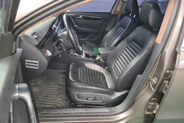 Used Volkswagen Magotan 2012 Revised Version 2.0 TSI Luxury Edition Left Front Seat