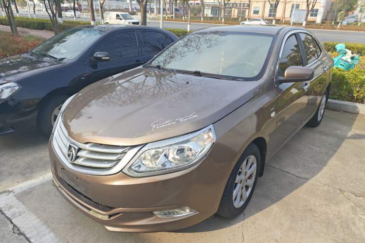 Used Baojun 630 2013 1.5L manual standard version