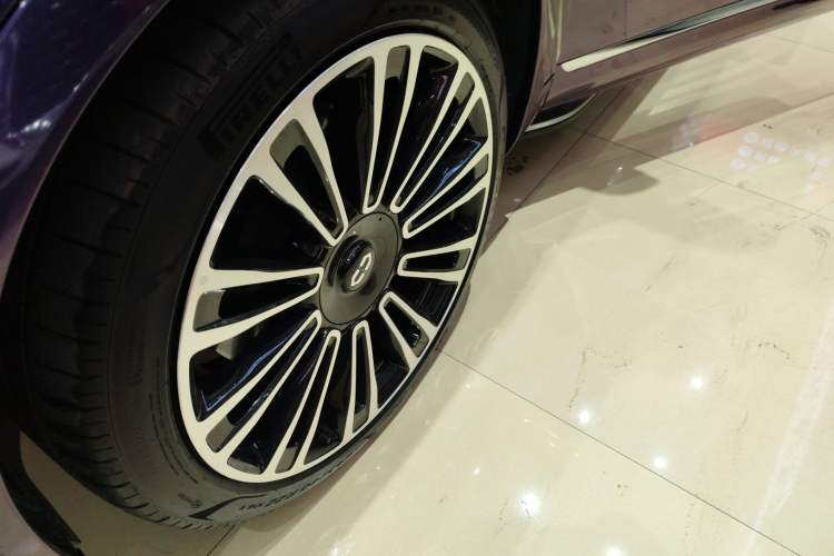 Used Hima AITO M9 2024 Range-Extended Max Edition 42 kWh 6-Seater Version Left Front Wheel Hub