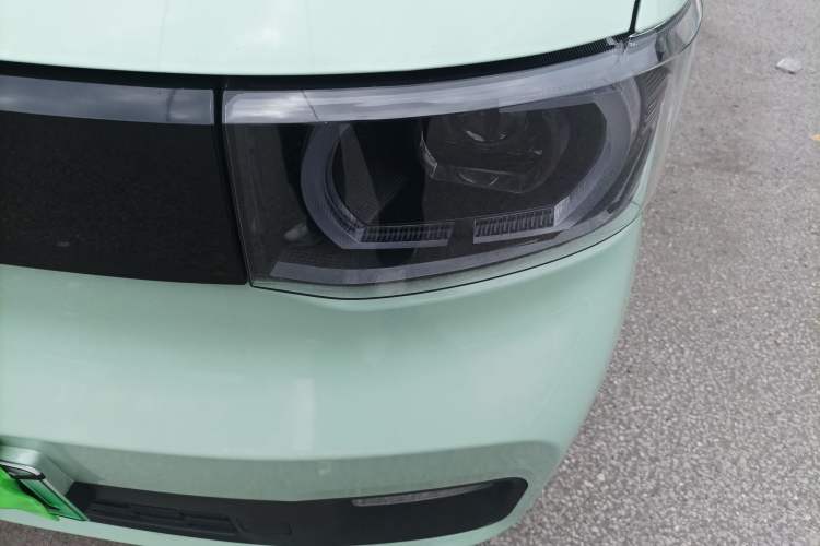 Used Wuling Hongguang MINIEV 2021 Macaron Sandwich Model 120 km Lithium Iron Phosphate
