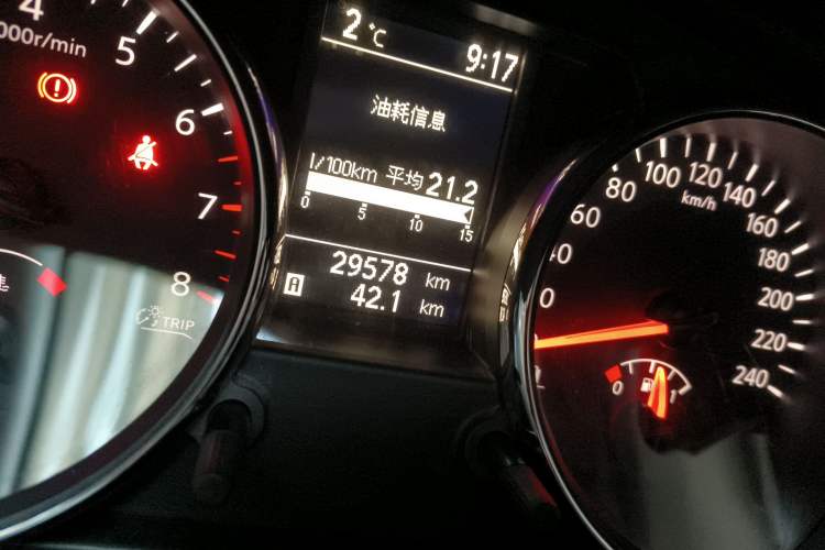 Used Nissan Qashqai 2012 1.6XE Wind 5MT 2WD Odometer Close Up