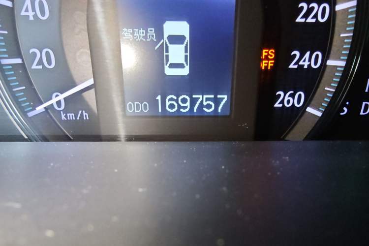 Used Toyota Crown 2010 2.5L Royal Leather Sunroof Edition Odometer Close Up