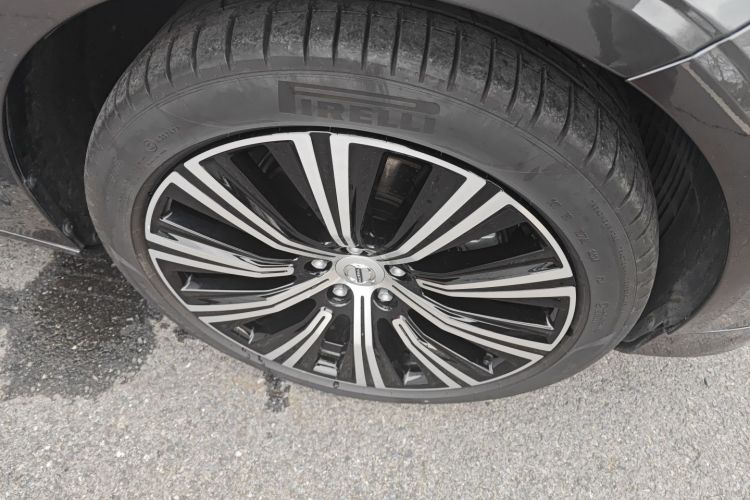 Used Volvo S90 2025 B5 Zhiyuan Luxury Edition Right Front Wheel Hub